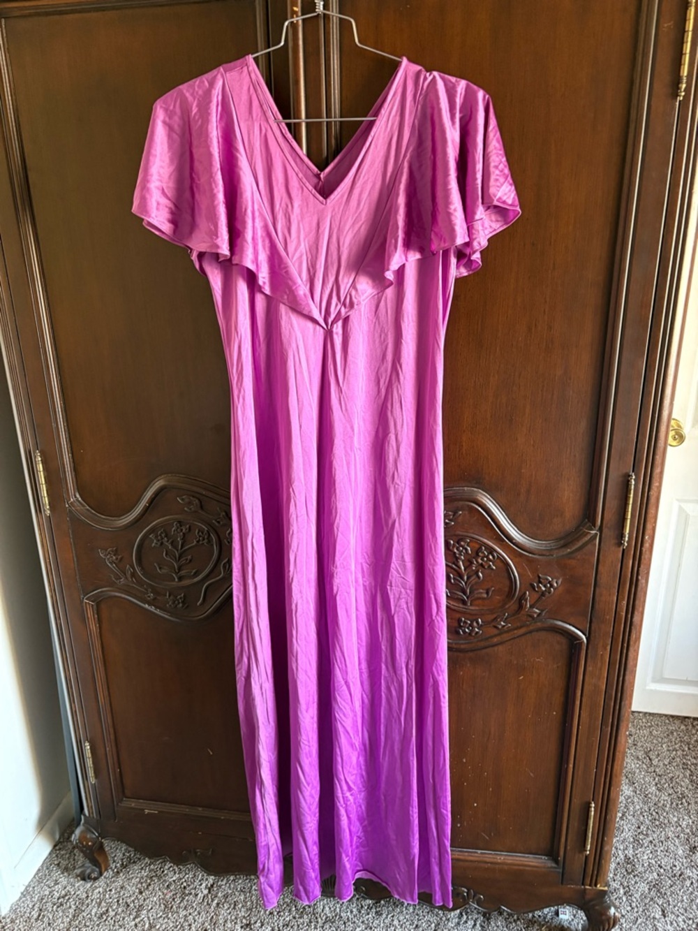 Vintage Women’s LeVoy’s Fuchsia Pink Nightgown Made in USA Ruffle Detail Small